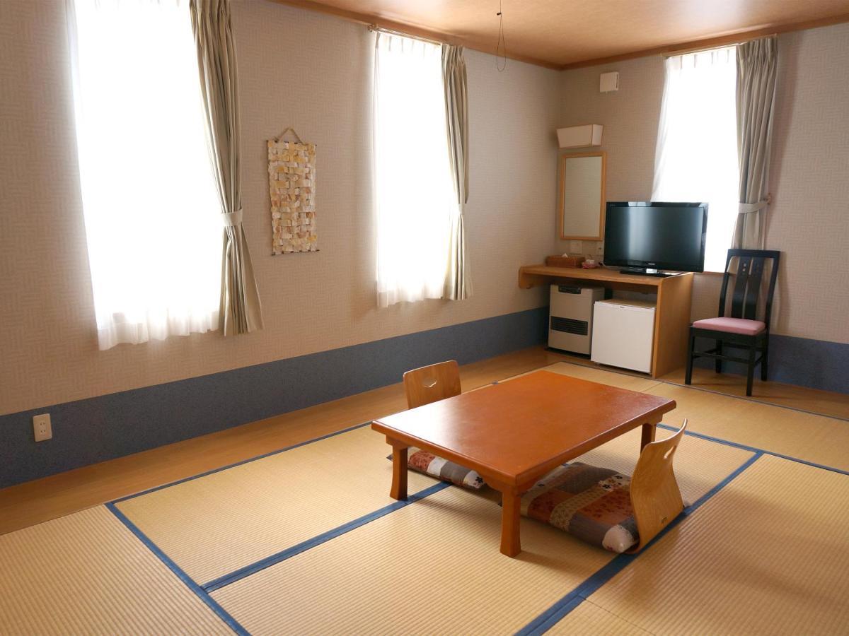 Petit Hotel Blaneneige Nakafurano Экстерьер фото