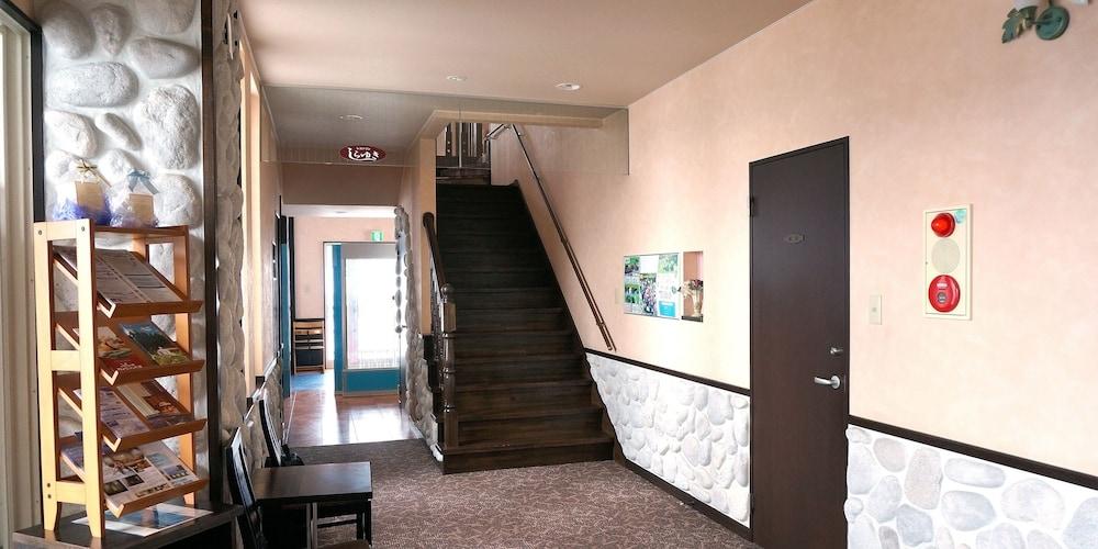 Petit Hotel Blaneneige Nakafurano Экстерьер фото
