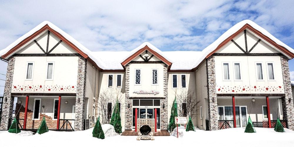 Petit Hotel Blaneneige Nakafurano Экстерьер фото