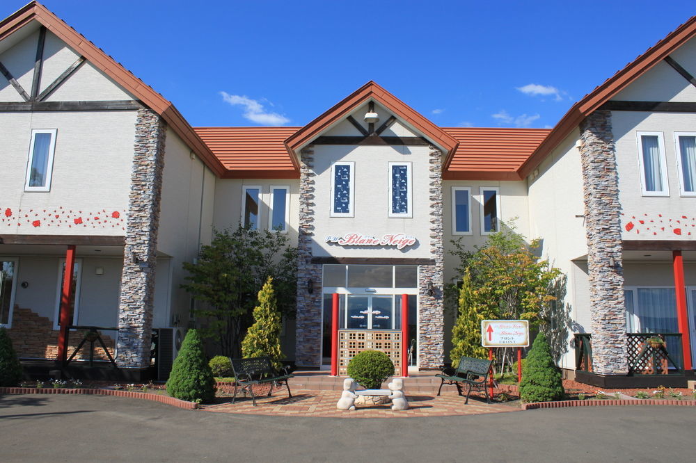 Petit Hotel Blaneneige Nakafurano Экстерьер фото